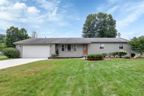 225 Sherwood Downs Rd N, Newark, OH 43055