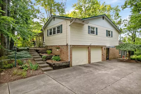 930 Valley Dr, Ashland, OH 44805