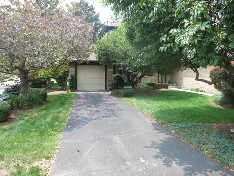 1586 Six Point Ct, Columbus, OH 43085