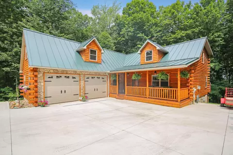 570 Grand Valley Dr, Howard, OH 43028