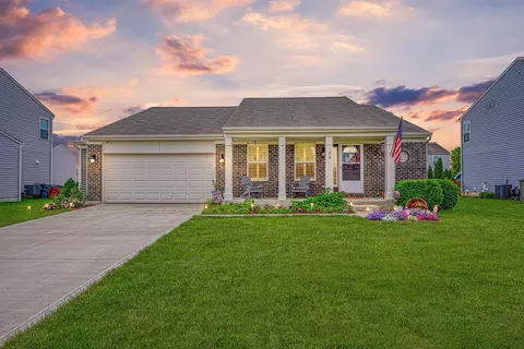 32 Burroughs Dr, Ashville, OH 43103