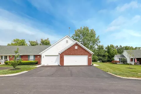 8071 Kingfisher Ln NW, Pickerington, OH 43147