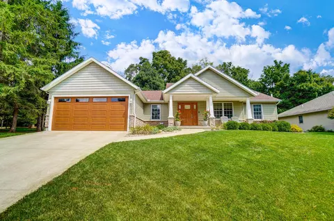 1413 Woodglen Dr, Bellefontaine, OH 43311