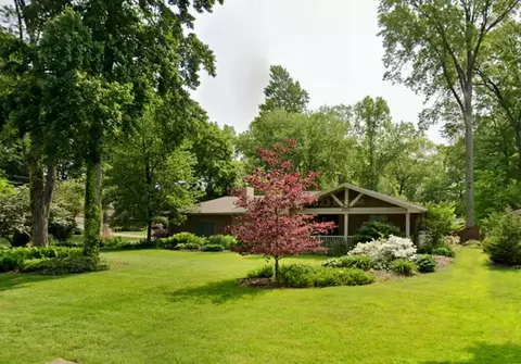 2018 Roberts Ln NE, Warren, OH 44483