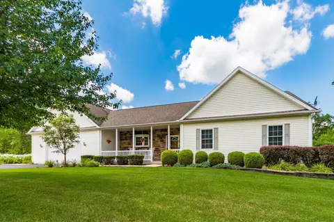 7197 Eaglepoint Dr, Nashport, OH 43830