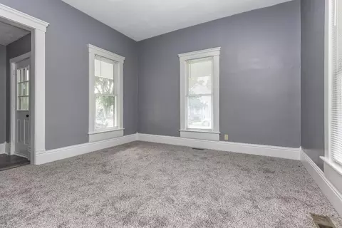 645 E Mulberry St, Lancaster, OH 43130 photo 3