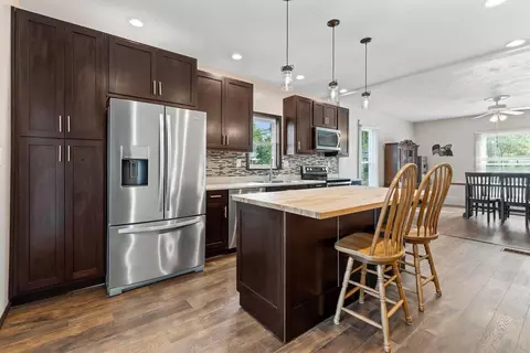 63 N Main St, Johnstown, OH 43031