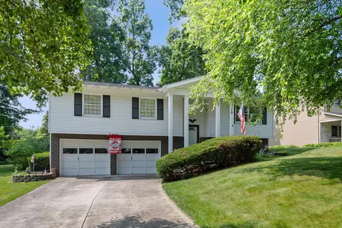 217 Cottswold Dr, Delaware, OH 43015