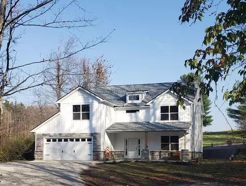 100 Fairway Ln, Mount Gilead, OH 43338