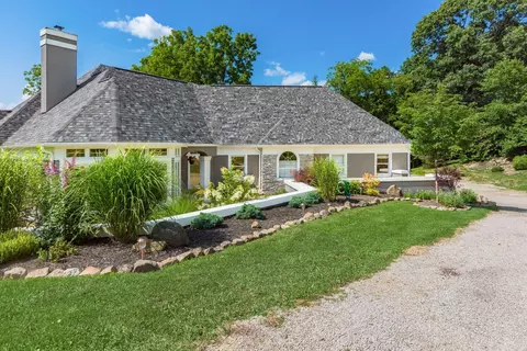 295 Cobble Pond Rd, Zanesville, OH 43701