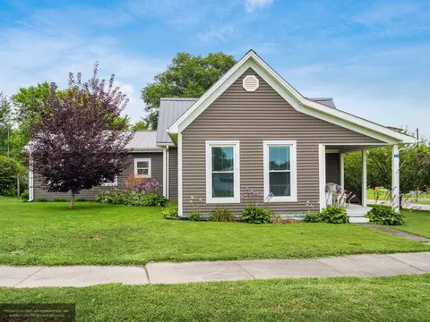 514 N Main St, Hamden, OH 45634