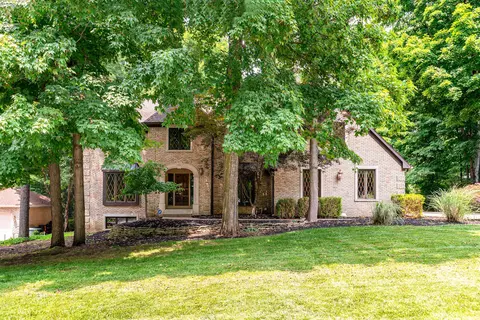 452 Delegate Dr, Columbus, OH 43235