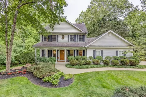 180 Whipkey Dr, Granville, OH 43023