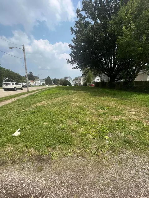 353 Linwood Ave, Springfield, OH 45505 photo 2