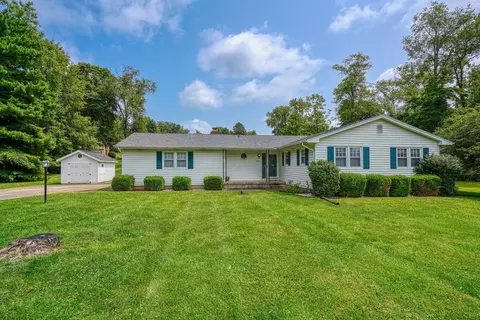 1530 Redwood Dr NE, Lancaster, OH 43130