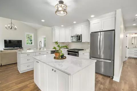 5595 Greenwich St, Worthington, OH 43085