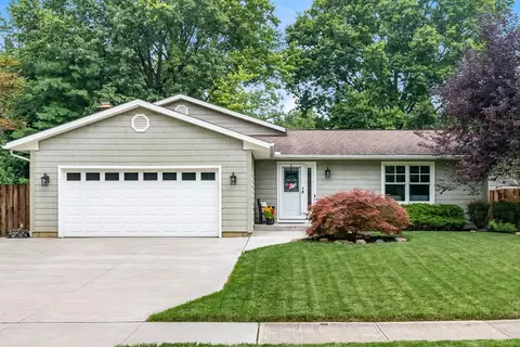 136 E Schrock Rd, Westerville, OH 43081