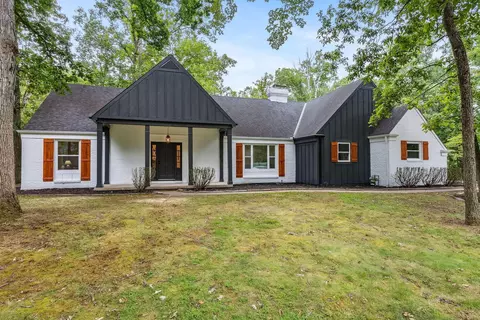 8729 Robinhood Cir, Westerville, OH 43082