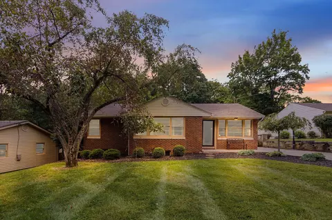 1329 N High St, Lancaster, OH 43130
