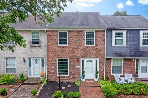 581 Dlyn St, Columbus, OH 43228