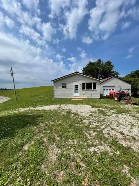 1015 S Best Rd, Stockport, OH 43787