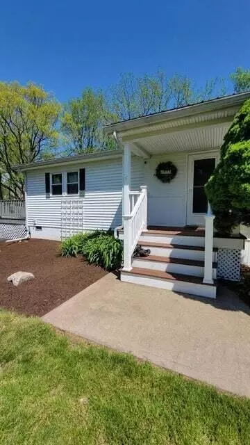 1718 NW Catawba Rd, Port Clinton, OH 43452