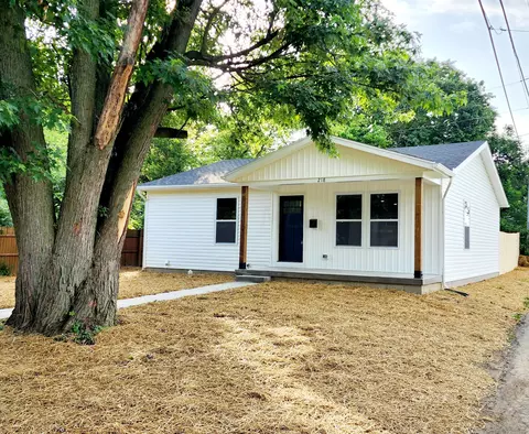 218 W Kennedy Ave, Washington Court House, OH 43160