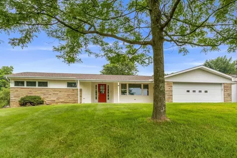 107 Linnell Dr, Granville, OH 43023