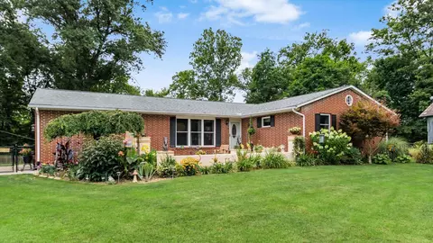 5150 Cliffrock Dr, Zanesville, OH 43701