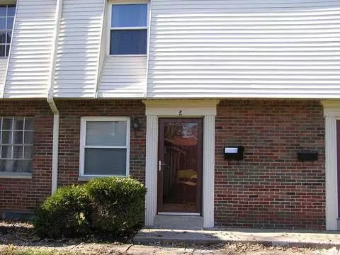 5736 S Pine Tree St #E, Columbus, OH 43229