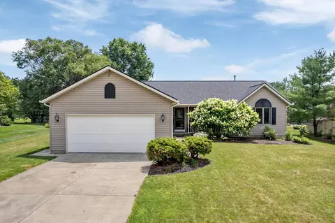 132 Red Oak Dr, Seville, OH 44273
