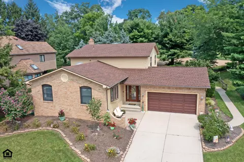 5584 Lynx Dr, Westerville, OH 43081