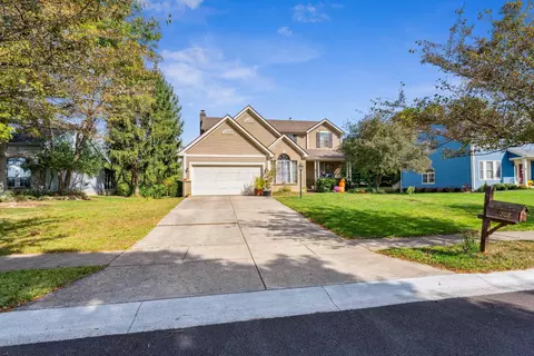 708 N Starr Dr, Pickerington, OH 43147