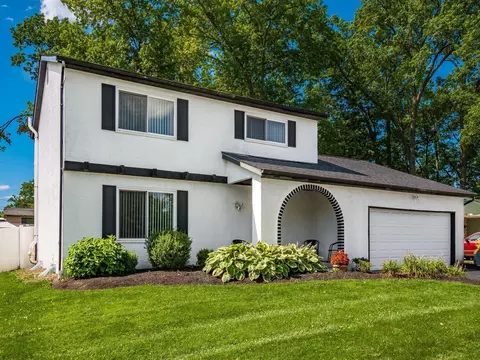 1861 Denise Dr, Columbus, OH 43229