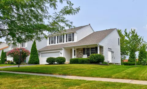 124 Glen Crossing Dr, Pataskala, OH 43062