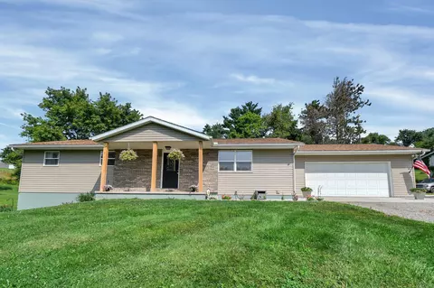 385 Walnut Hills Dr, Zanesville, OH 43701