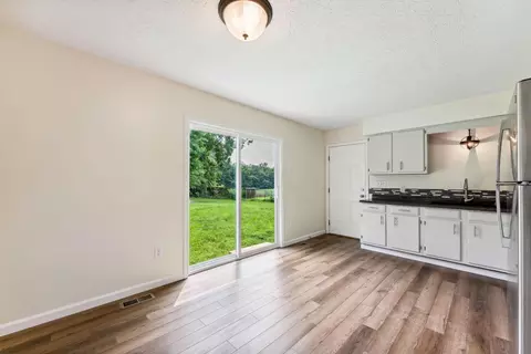 208 Sycamore Rd, Hebron, OH 43025 photo 3