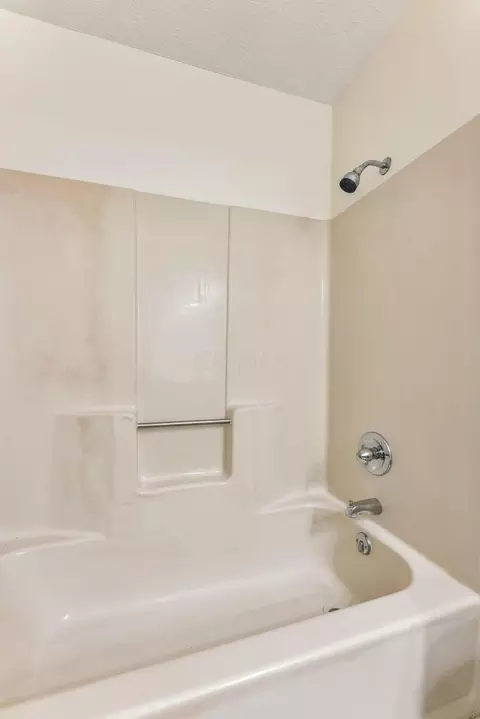 208 Sycamore Rd, Hebron, OH 43025 photo 8