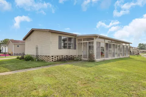 801 Scarlett Ln, Obetz, OH 43207