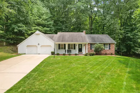1765 Aspen Dr, Zanesville, OH 43701