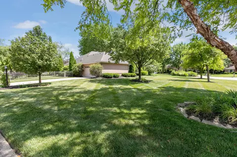 1250 Yankee Woods Dr, Dayton, OH 45458