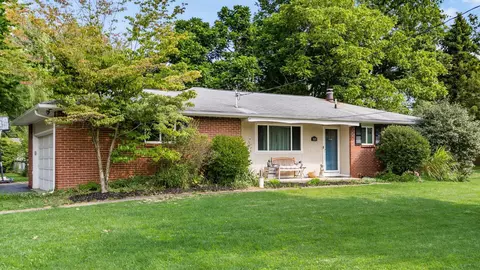8050 Walnut St, New Albany, OH 43054
