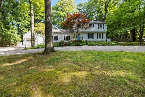 211 E Woodside Dr, Gambier, OH 43022