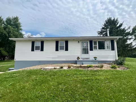 2755 Marion Oaks Dr, Zanesville, OH 43701
