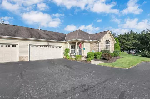 920 Villas Dr, Pataskala, OH 43062