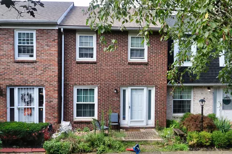 604 Dlyn St, Columbus, OH 43228
