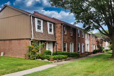 604 Dlyn St, Columbus, OH 43228 photo 3