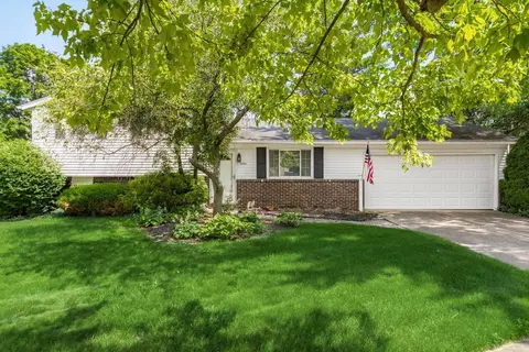 6994 Shorehill Ln, Columbus, OH 43235