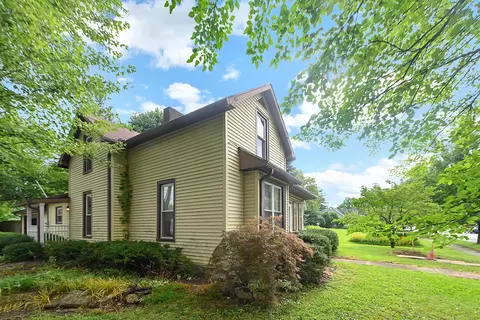 381 E Central Ave, Delaware, OH 43015 photo 2