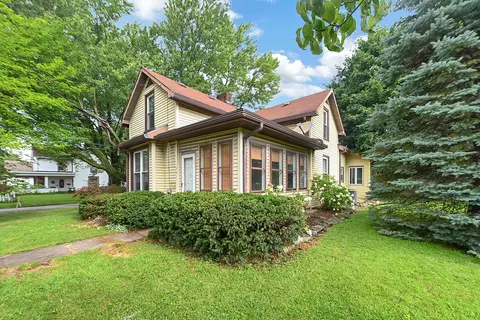 381 E Central Ave, Delaware, OH 43015 photo 3